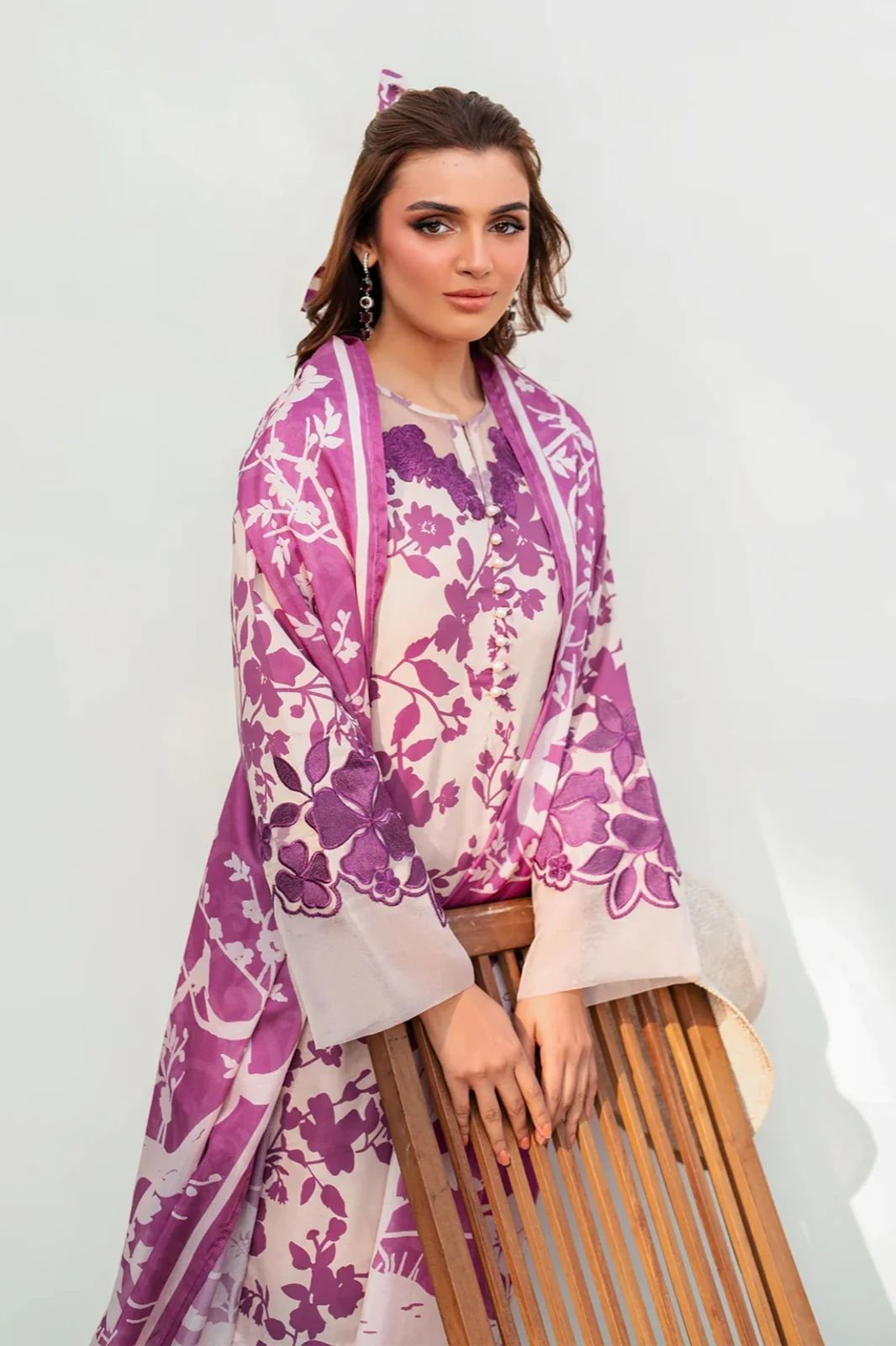 Iznik Lawn 3-Piece Suit โ New Arrival 2025 - Image 7