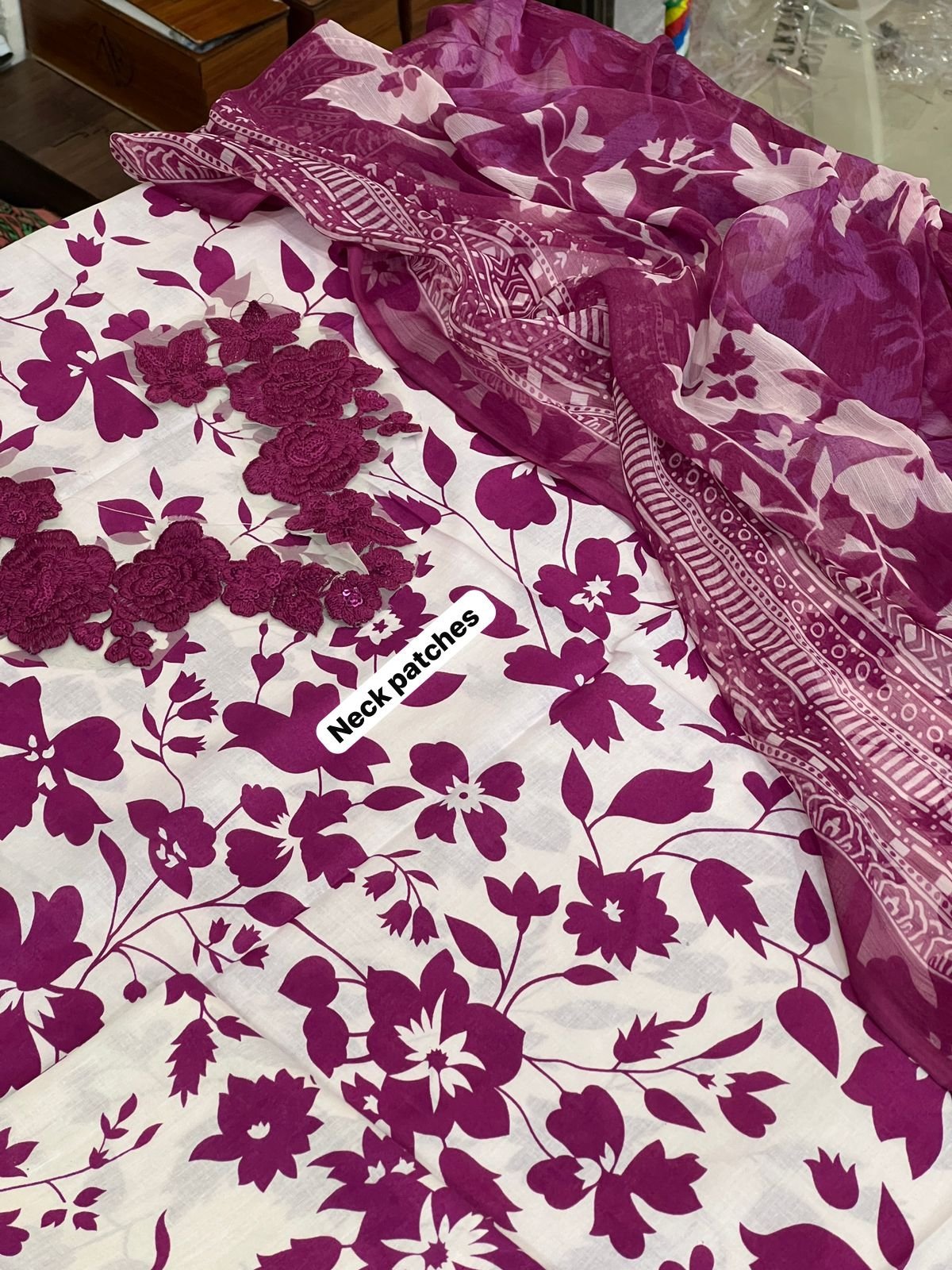 Iznik Lawn 3-Piece Suit โ New Arrival 2025 - Image 5